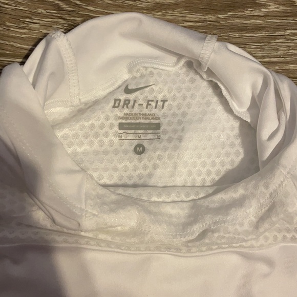 Nike longe sleeve with a hood - Picture 3 of 4